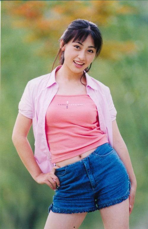 王雅琦个人资料,才华横溢的年轻艺术家，多才多艺的人生轨迹